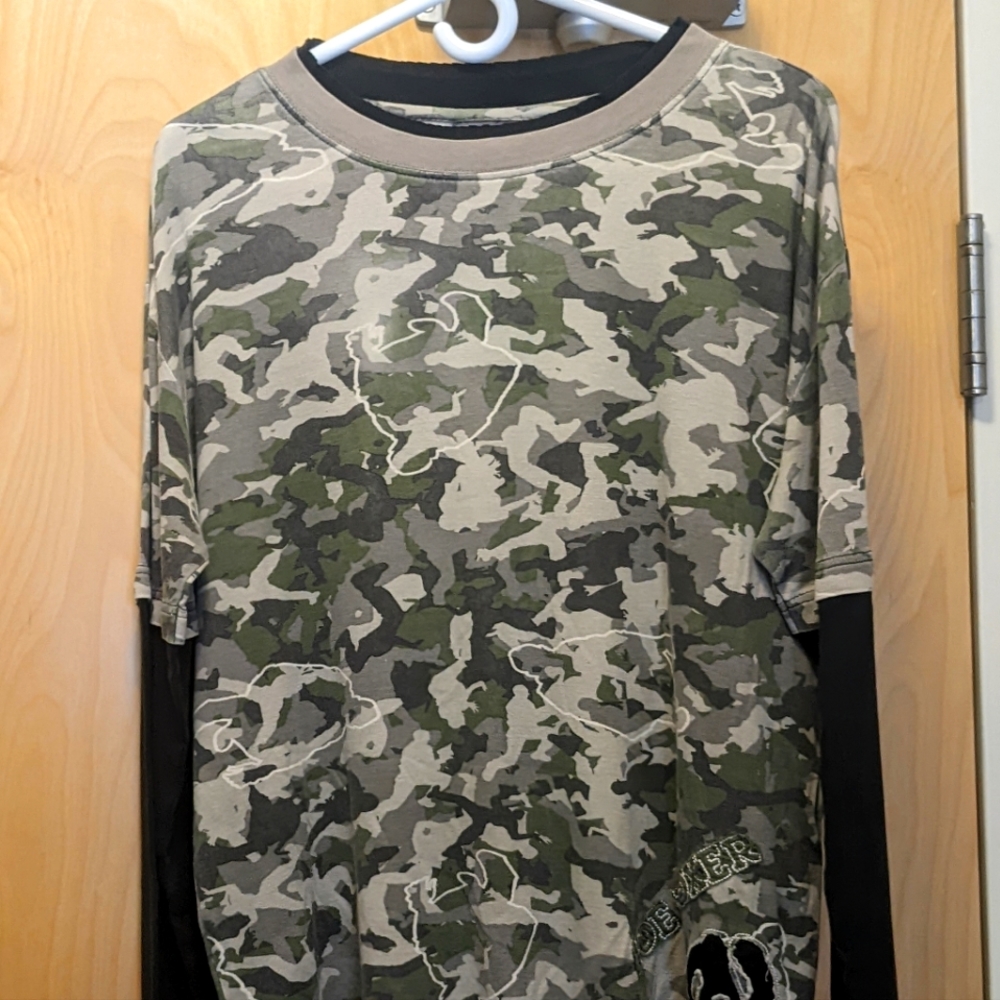 Black-sleeved Camo